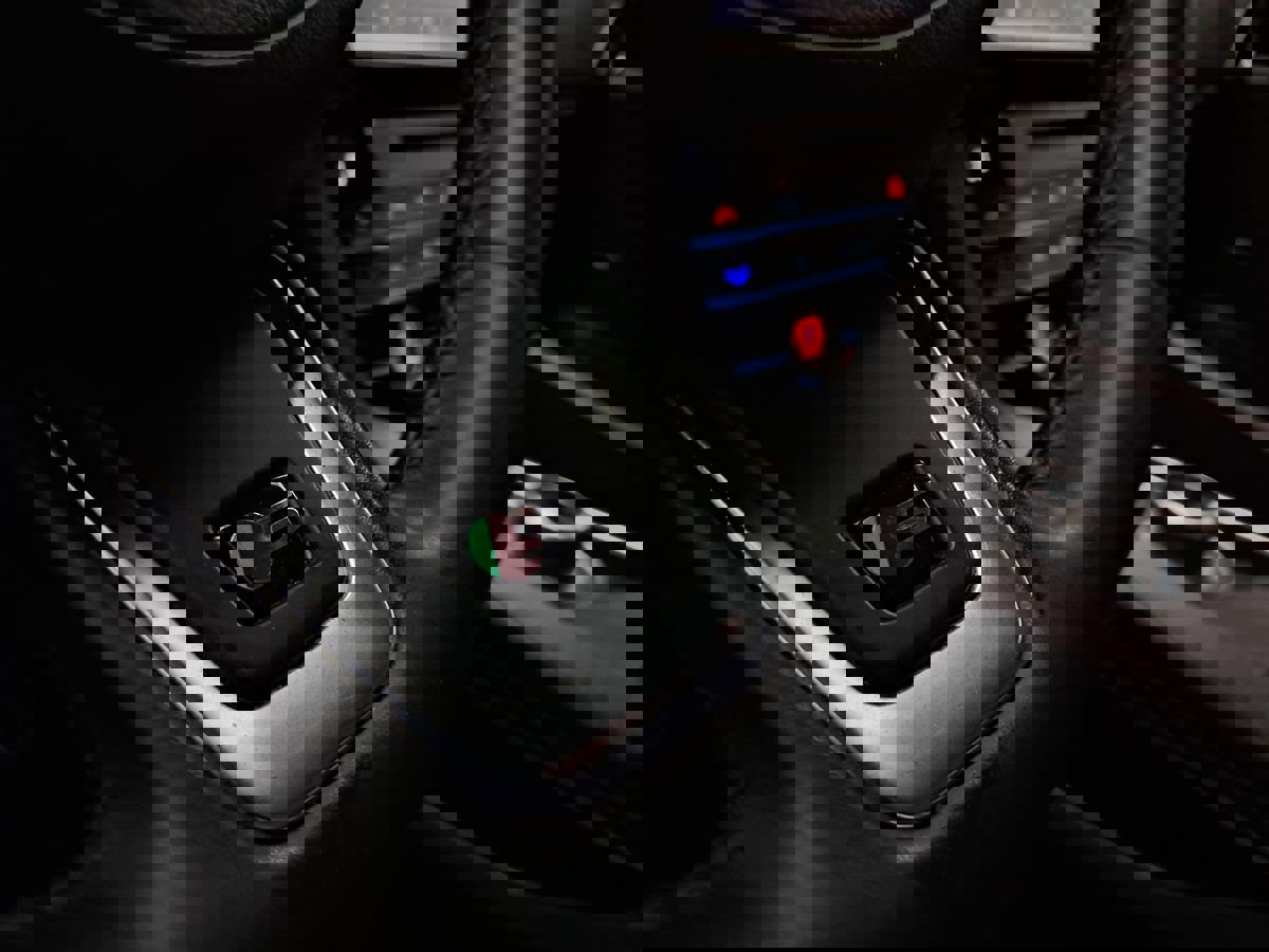 Used 2019 Jaguar F-PACE S image 16