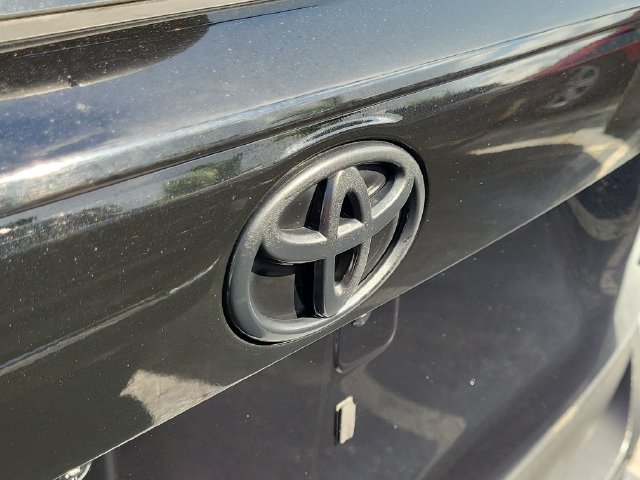 Used 2021 Toyota RAV4 LE FWD image 6
