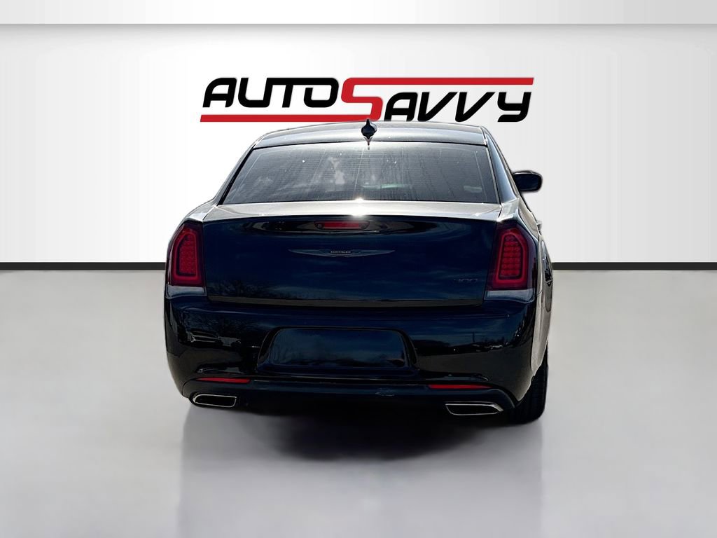 Used 2022 Chrysler 300 Touring w/ Sport Appearance Package image 6