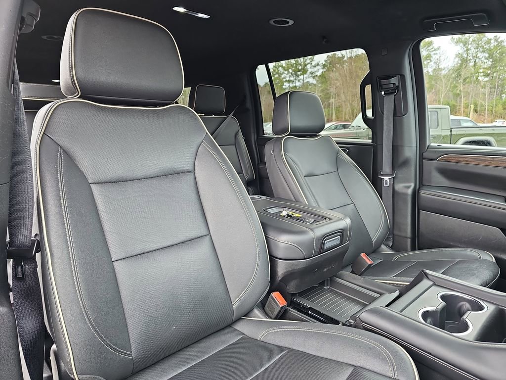Used 2023 Chevrolet Suburban Premier image 13
