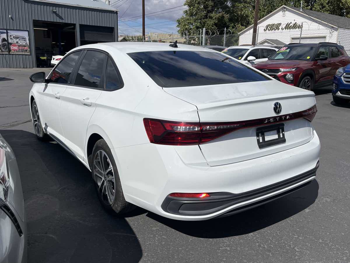 Used 2025 Volkswagen Jetta Sport FWD image 2