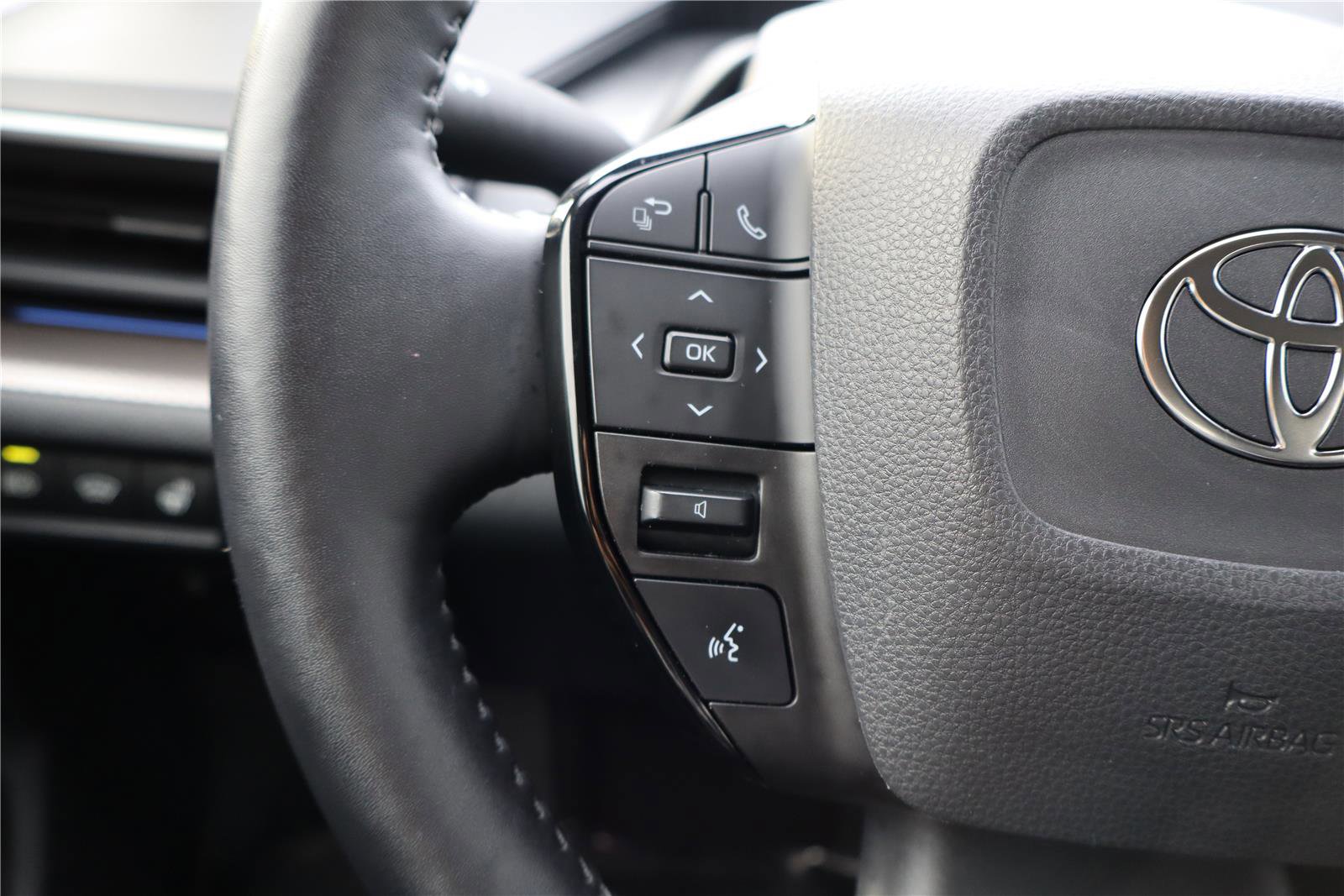 Used 2023 Toyota Prius XLE image 17