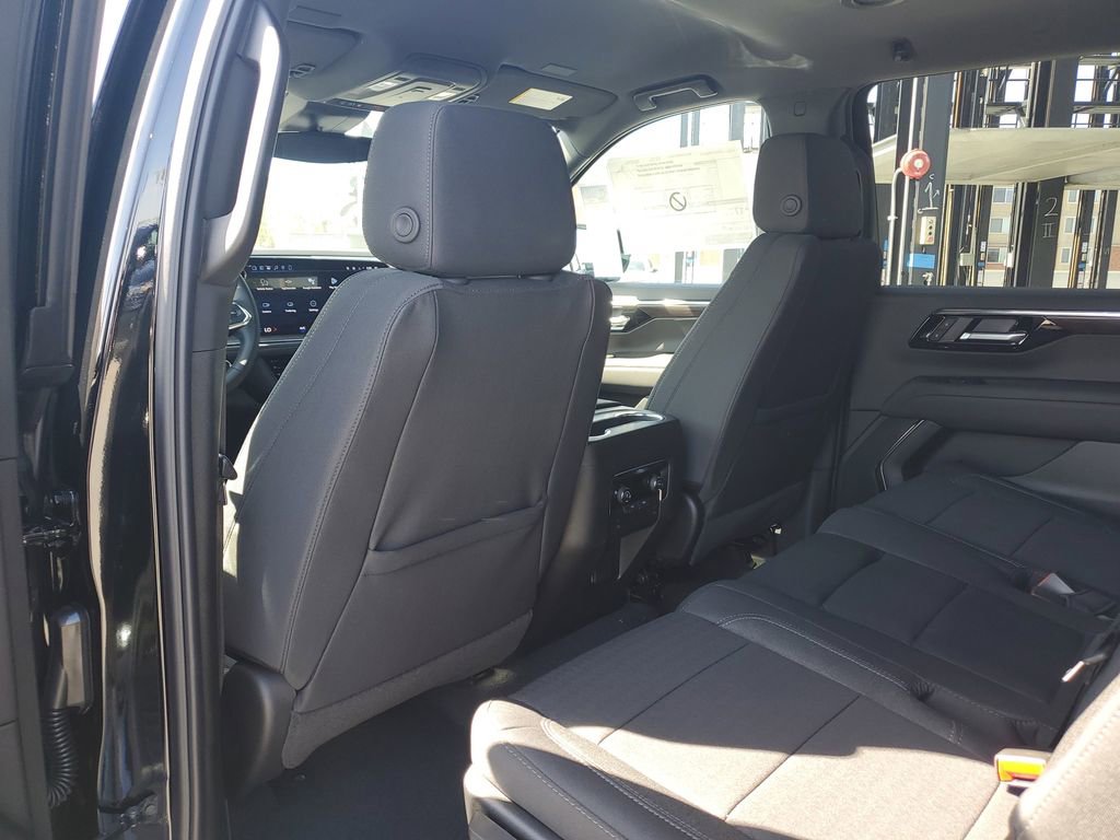 New 2026 Chevrolet Suburban LS image 15