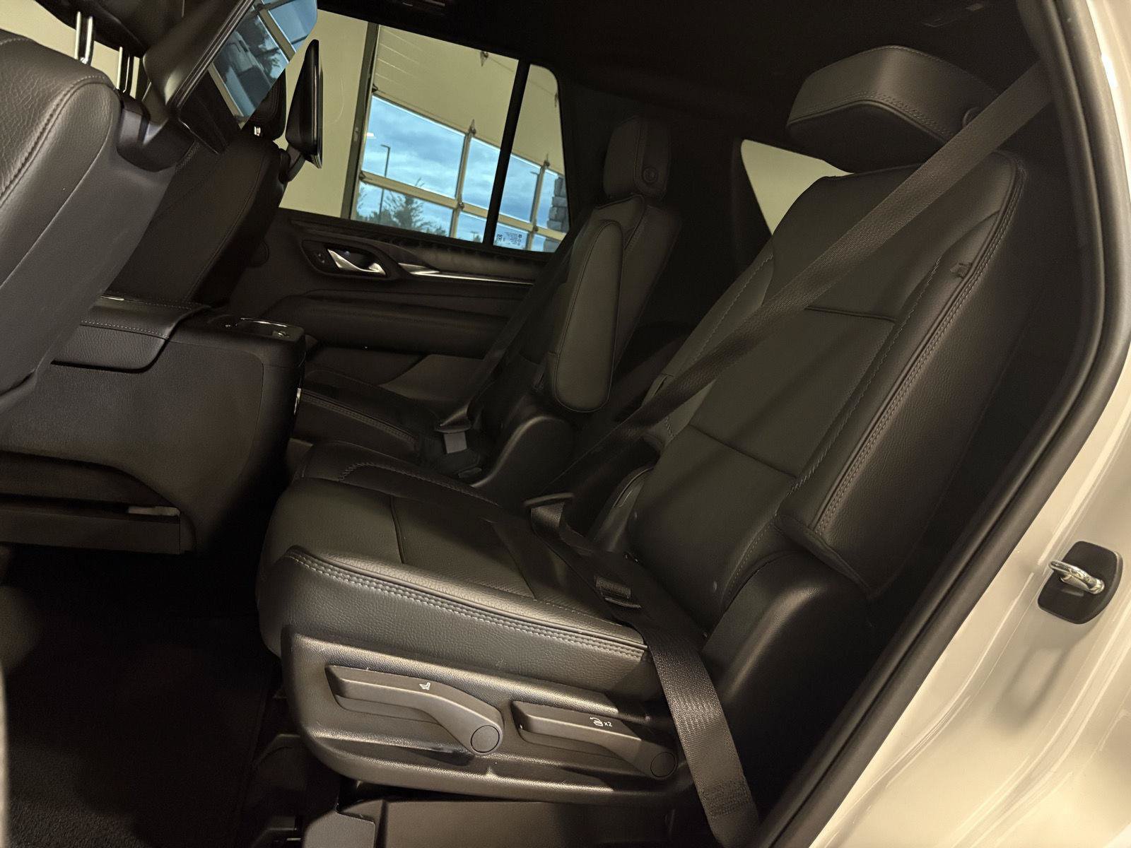 Used 2023 GMC Yukon Denali AWD/4WD image 42