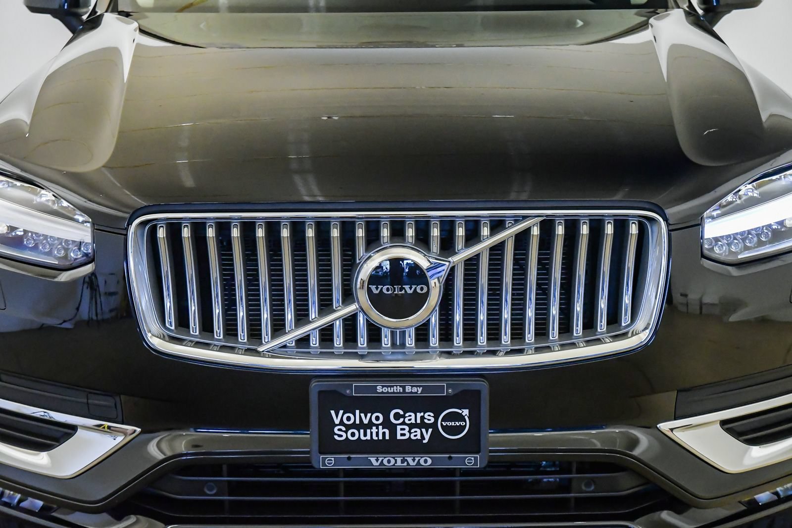 Certified 2025 Volvo XC90 B5 Core w/ Protection Package Premier AWD/4WD image 8
