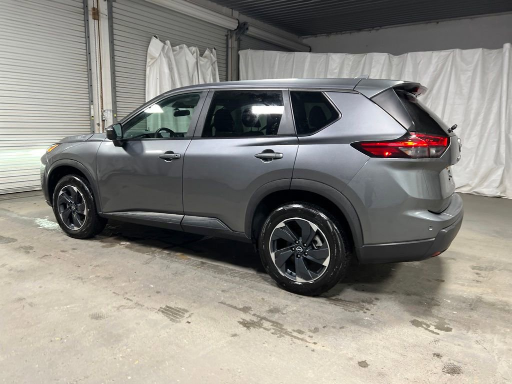 Used 2025 Nissan Rogue SV FWD image 5