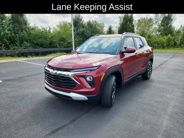 Used 2025 Chevrolet TrailBlazer LT AWD/4WD image 3