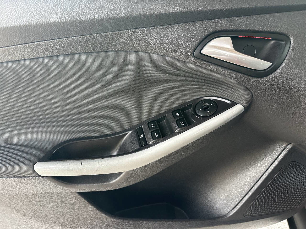 Used 2014 Ford Focus SE w/ Equipment Group 201A image 9