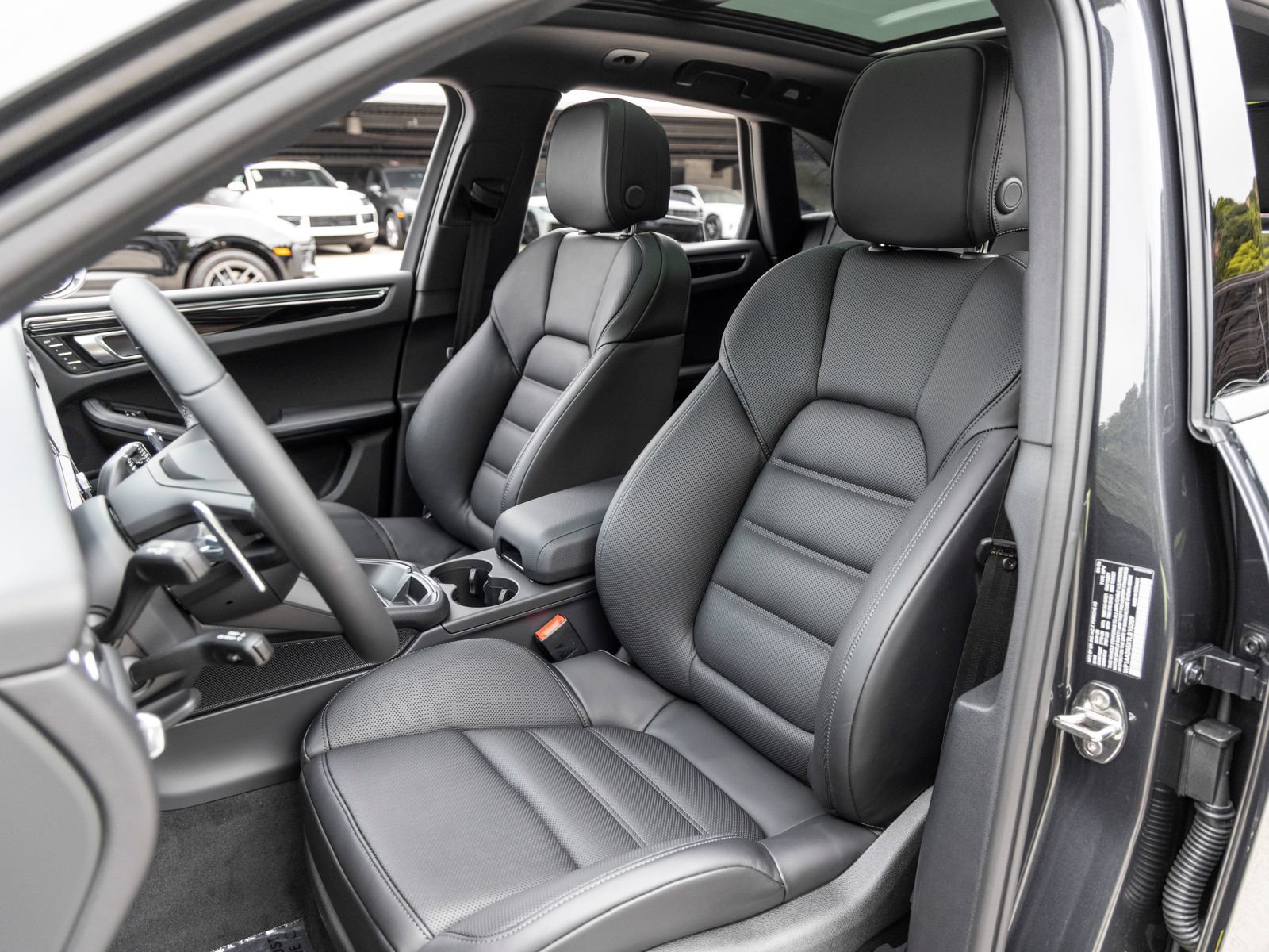 New 2026 Porsche Macan AWD/4WD image 5