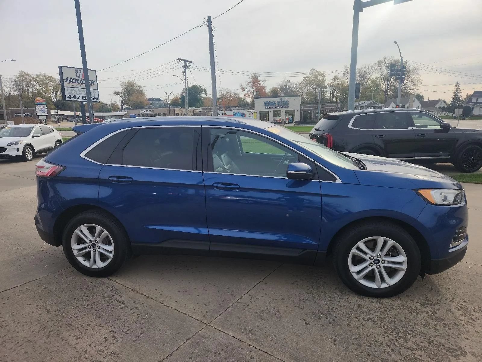 Used 2020 Ford Edge SEL w/ Cold Weather Package AWD/4WD image 2