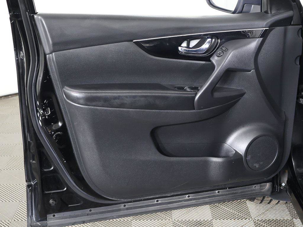 Used 2018 Nissan Rogue Sport SL w/ SL Premium Package image 23