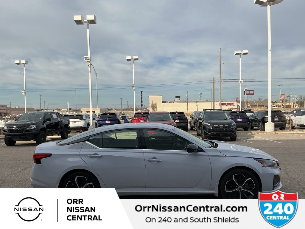 Certified 2025 Nissan Altima 2.5 SR image 4
