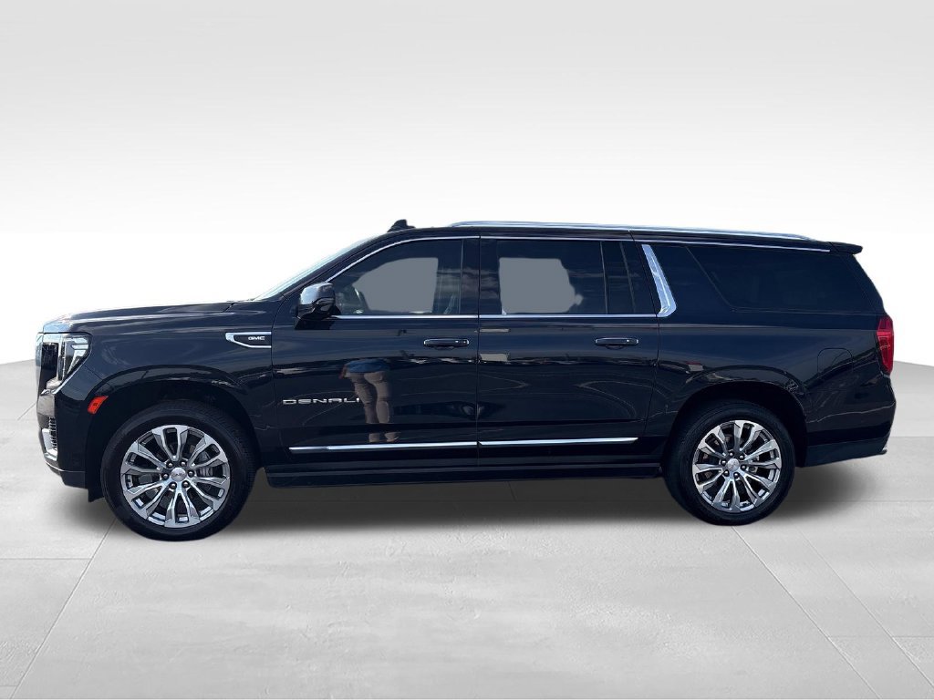 Used 2024 GMC Yukon XL Denali w/ Denali Reserve Package RWD image 3