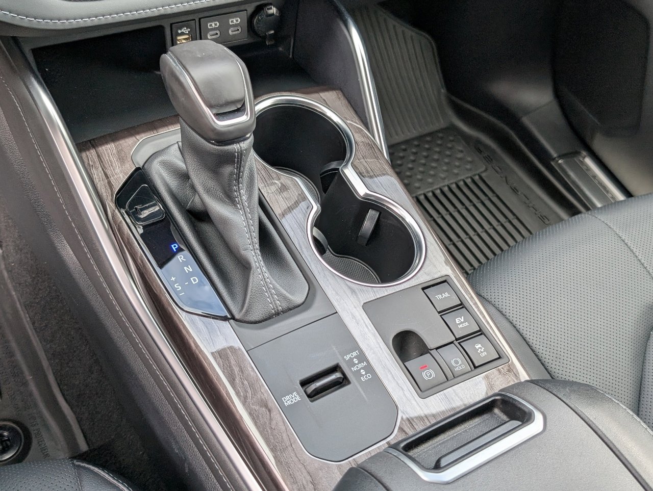 Used 2024 Toyota Highlander Platinum AWD/4WD image 17