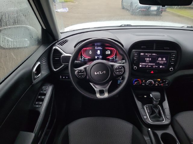 Used 2023 Kia Soul LX w/ Option Group 015 FWD image 10