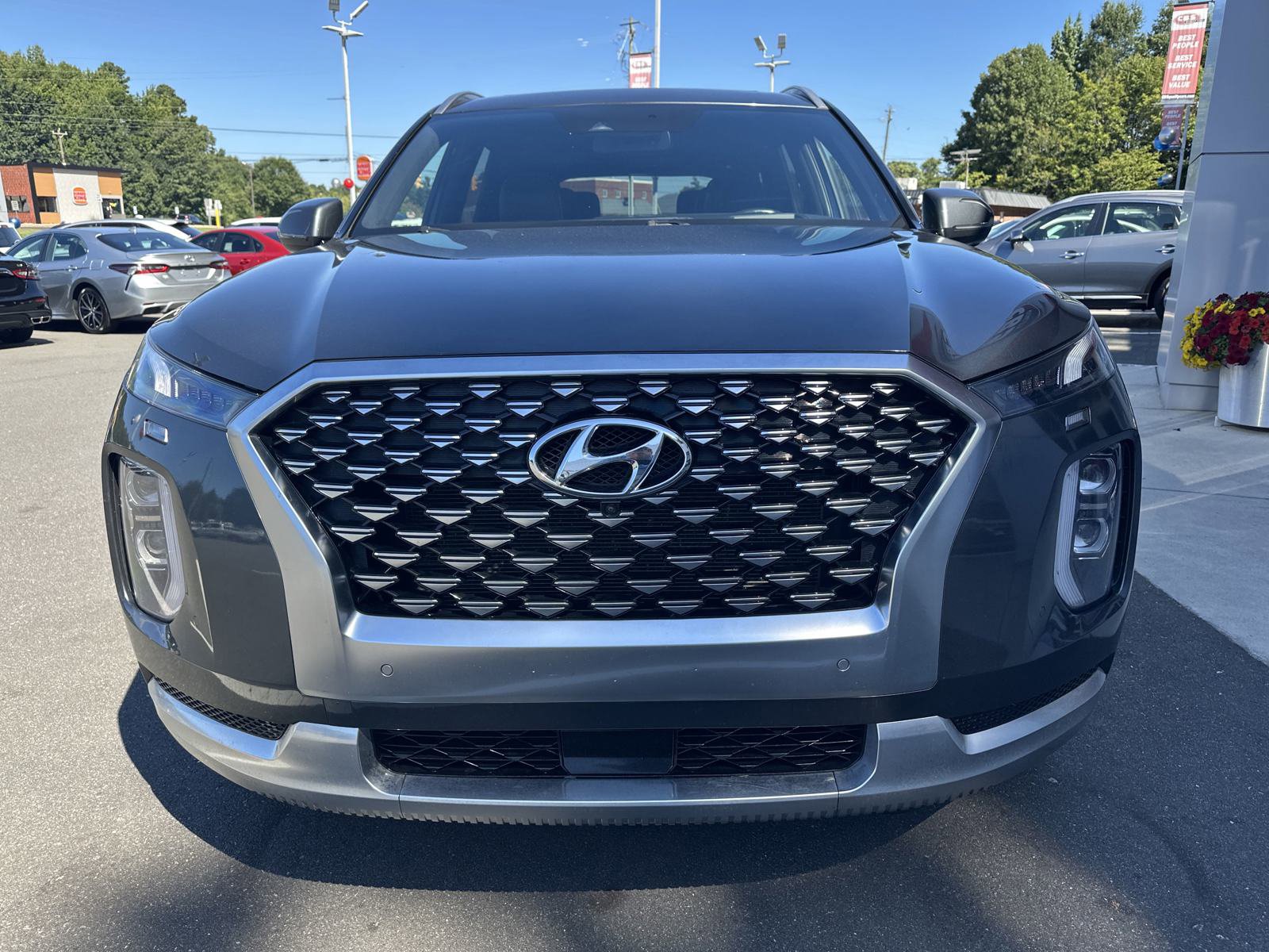 Used 2021 Hyundai Palisade Calligraphy image 3