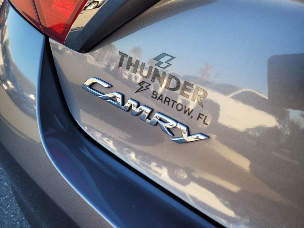 Used 2017 Toyota Camry SE image 6