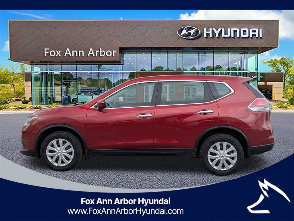 Used 2015 Nissan Rogue S image 2