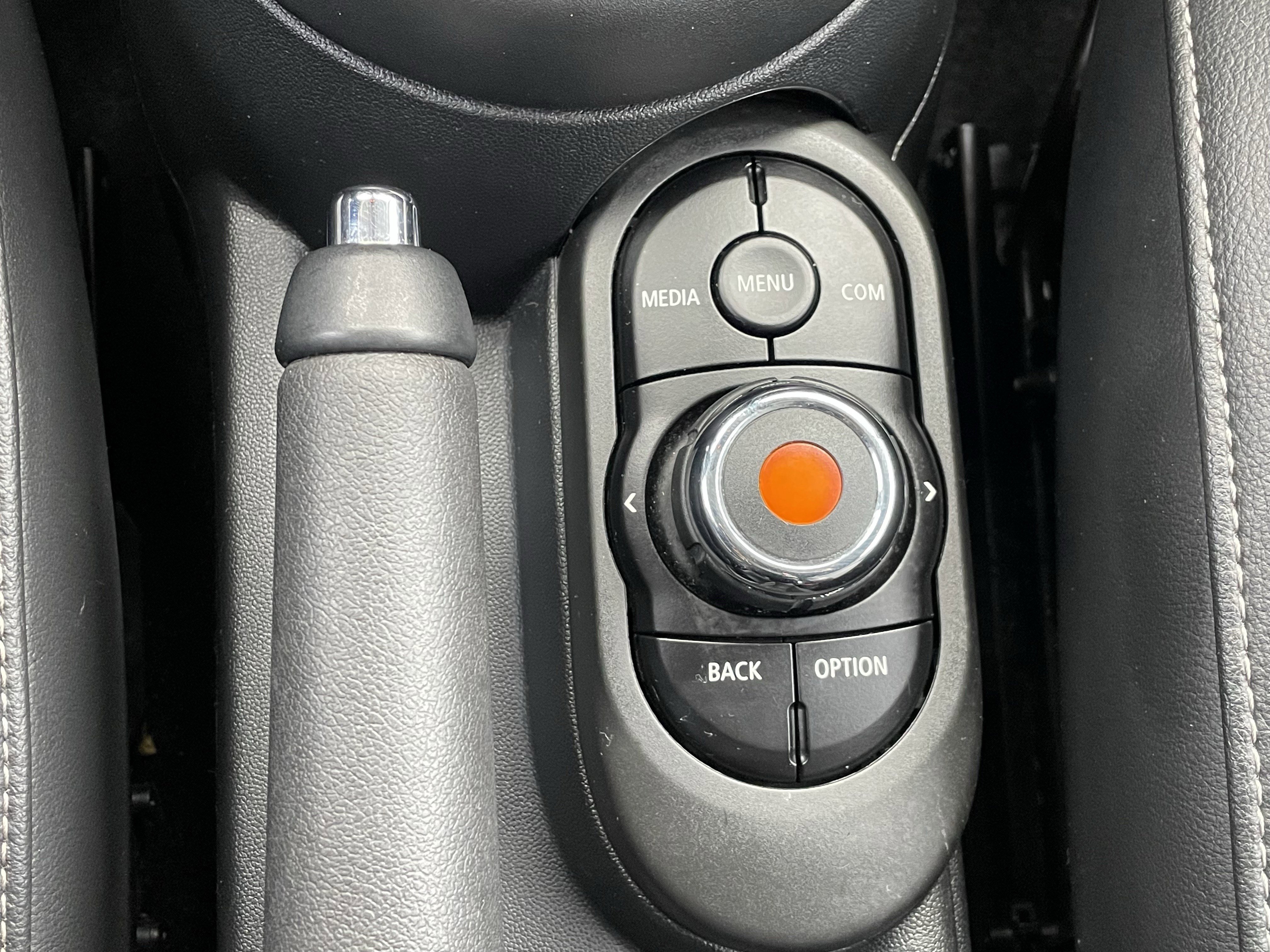 Used 2020 MINI Cooper 4-Door Hardtop w/ Storage Package image 23