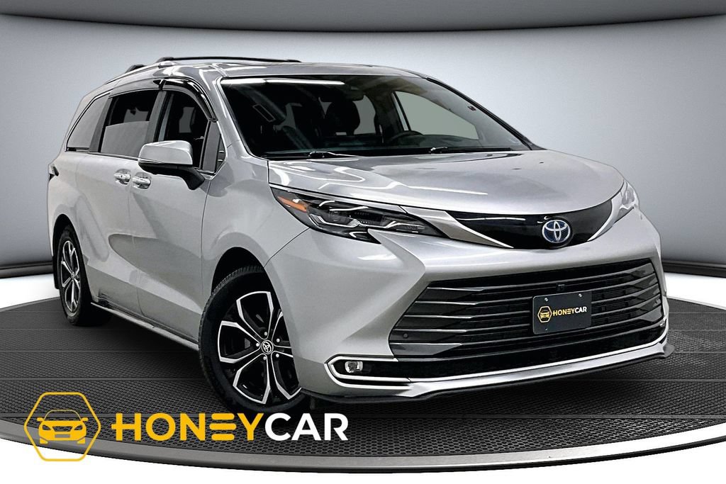 Used 2025 Toyota Sienna Platinum AWD/4WD image 1