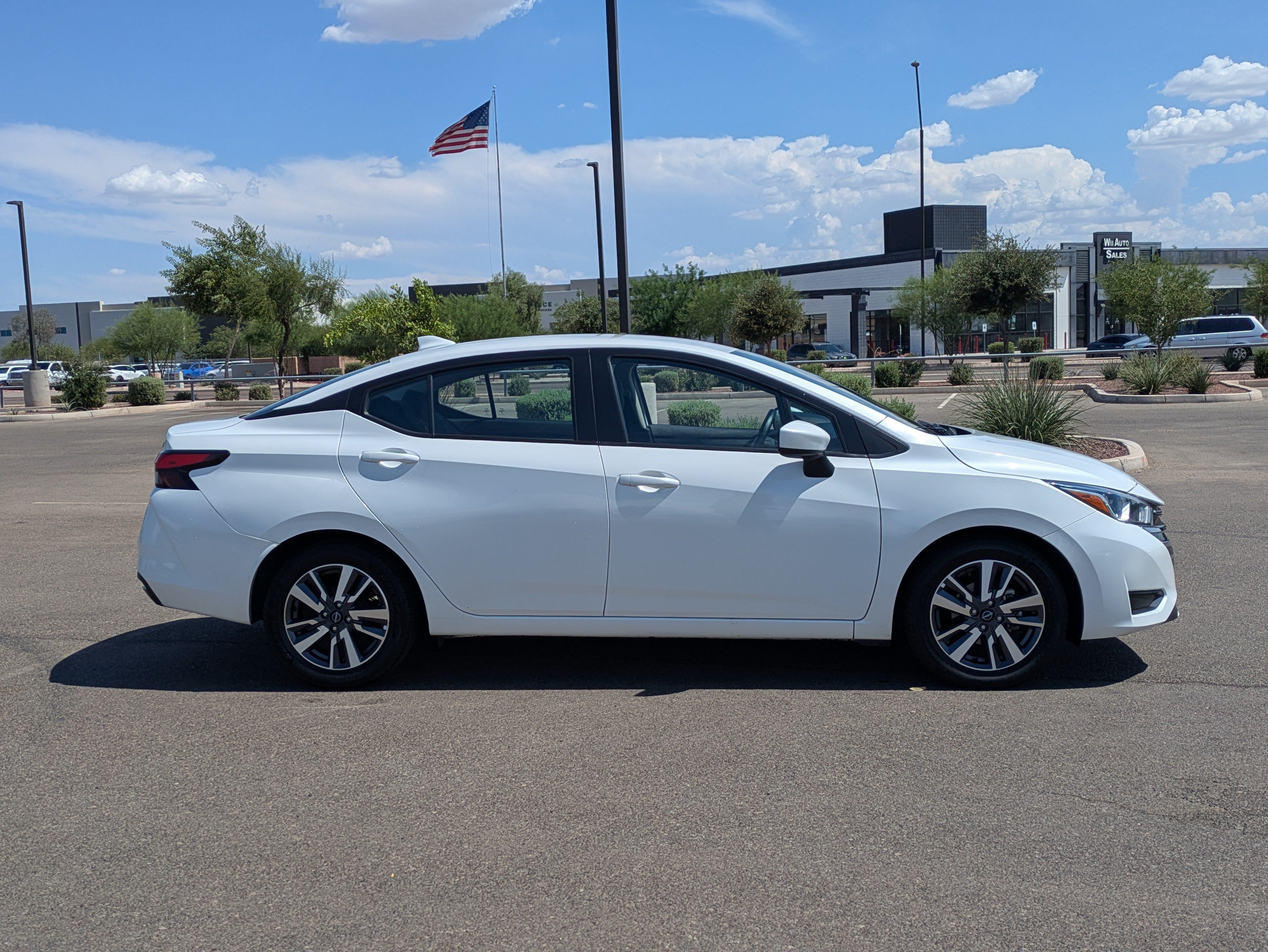 Used 2024 Nissan Versa SV FWD image 7