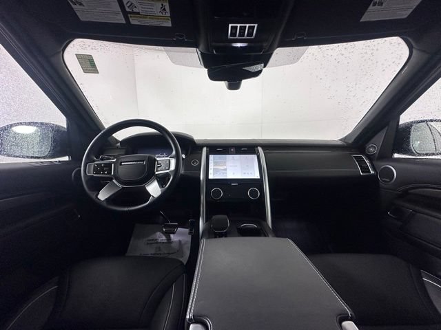Used 2024 Land Rover Discovery Metropolitan Edition AWD/4WD image 17