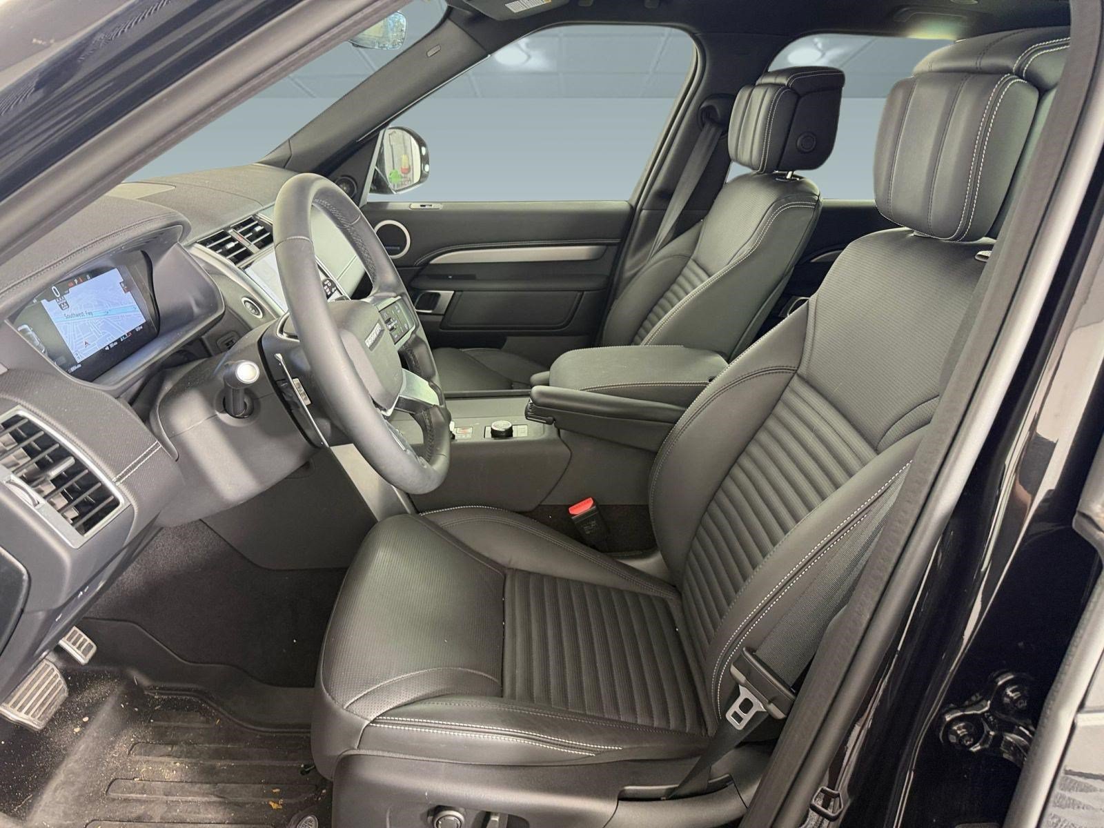 Used 2026 Land Rover Discovery Limited Edition AWD/4WD image 4