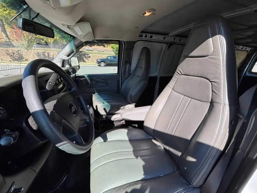 Used 2019 Chevrolet Express 2500 Extended image 18