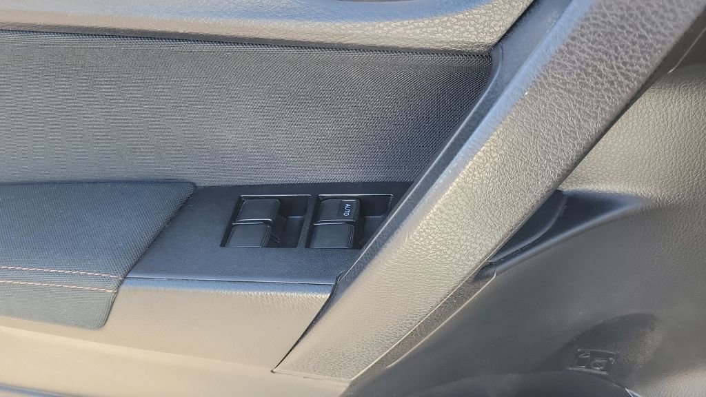 Used 2016 Toyota Corolla LE image 30