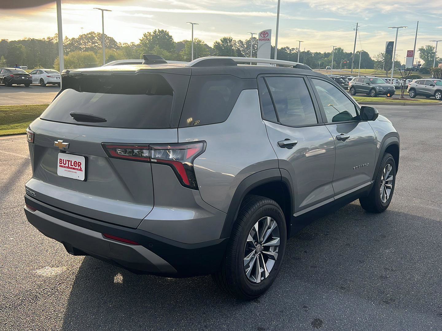 Used 2025 Chevrolet Equinox LT w/ Convenience Package II image 6