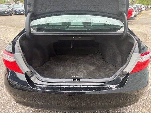 Used 2016 Toyota Camry LE FWD image 13