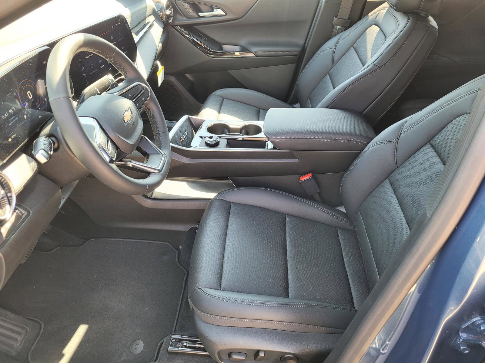 New 2027 Chevrolet Equinox LT w/ Convenience Package II FWD image 16