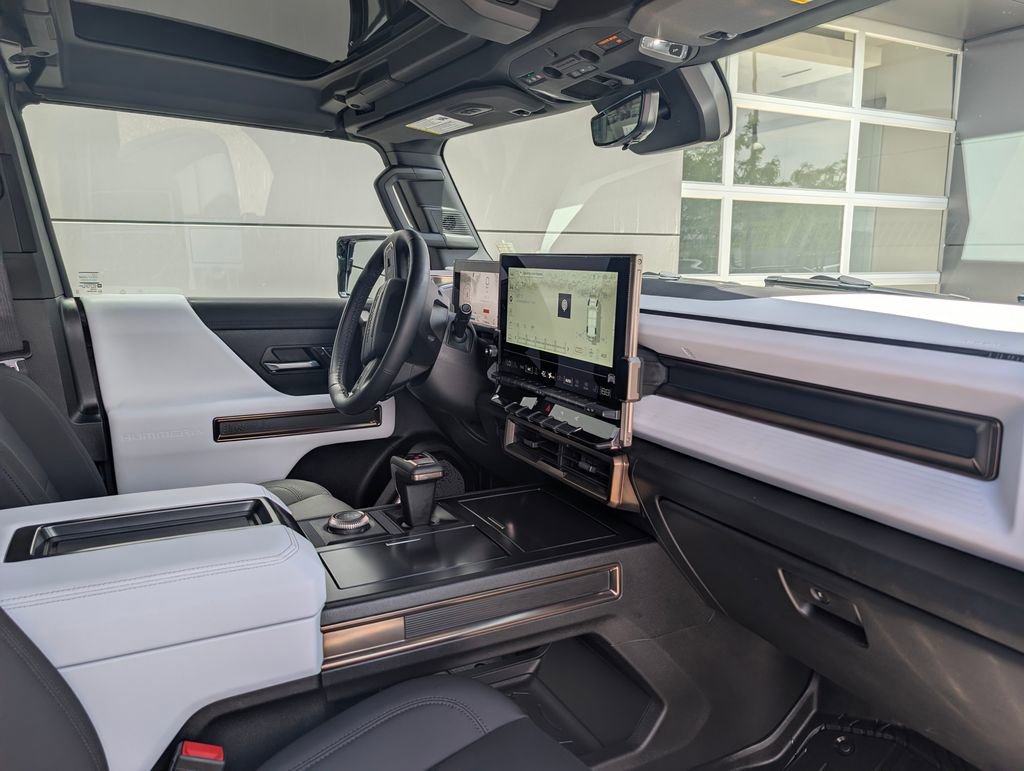 Used 2024 GMC Hummer EV 2X w/ LPO, Illumination Package AWD/4WD image 9