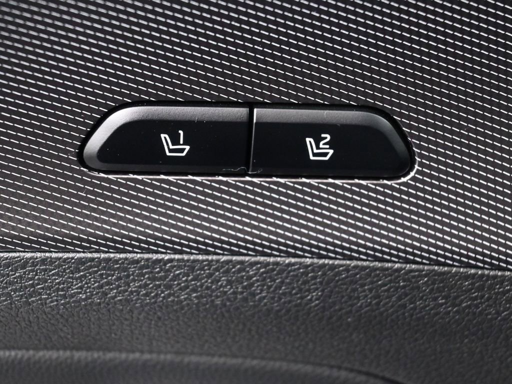 Used 2025 Kia Sportage SX image 14