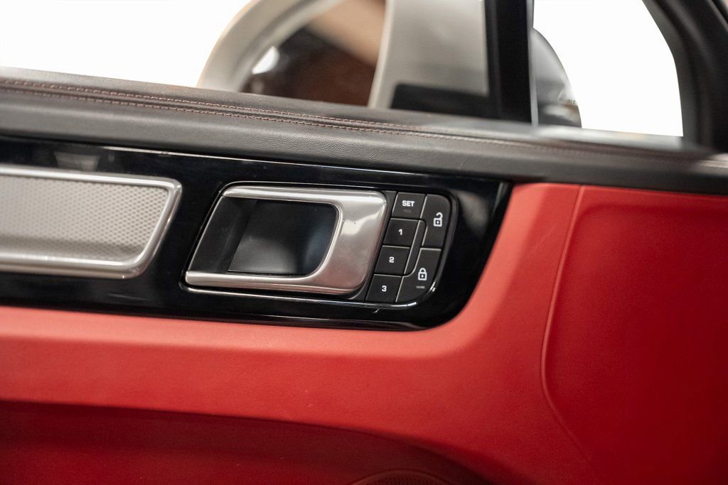 Used 2023 Porsche Cayenne Platinum Edition image 61