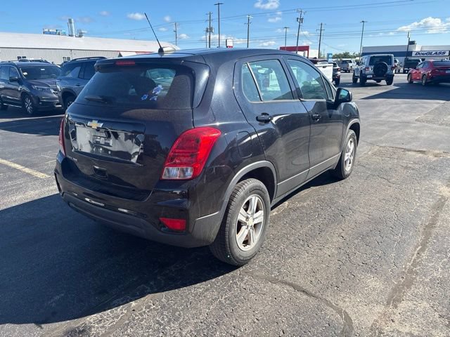 Used 2017 Chevrolet Trax LS AWD/4WD image 3