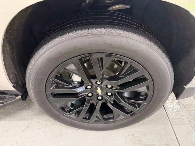 Used 2024 Chevrolet Tahoe Premier w/ Premium Package image 4