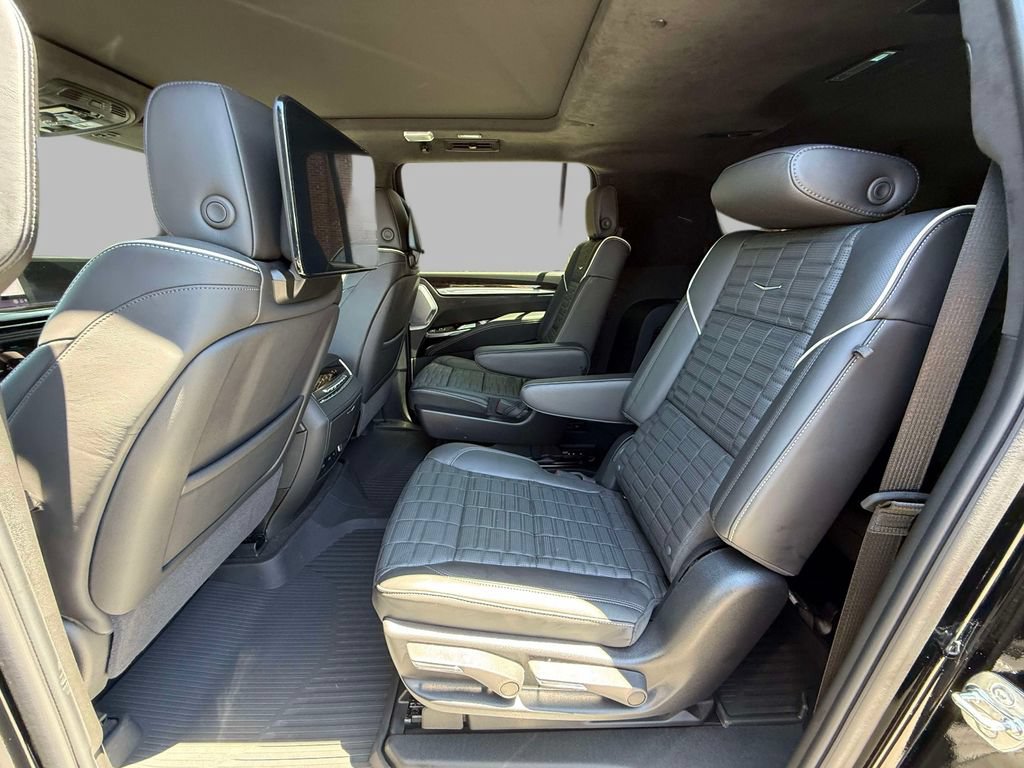 Used 2026 Cadillac Escalade ESV Platinum Sport w/ LPO, ONYX Package AWD/4WD image 20