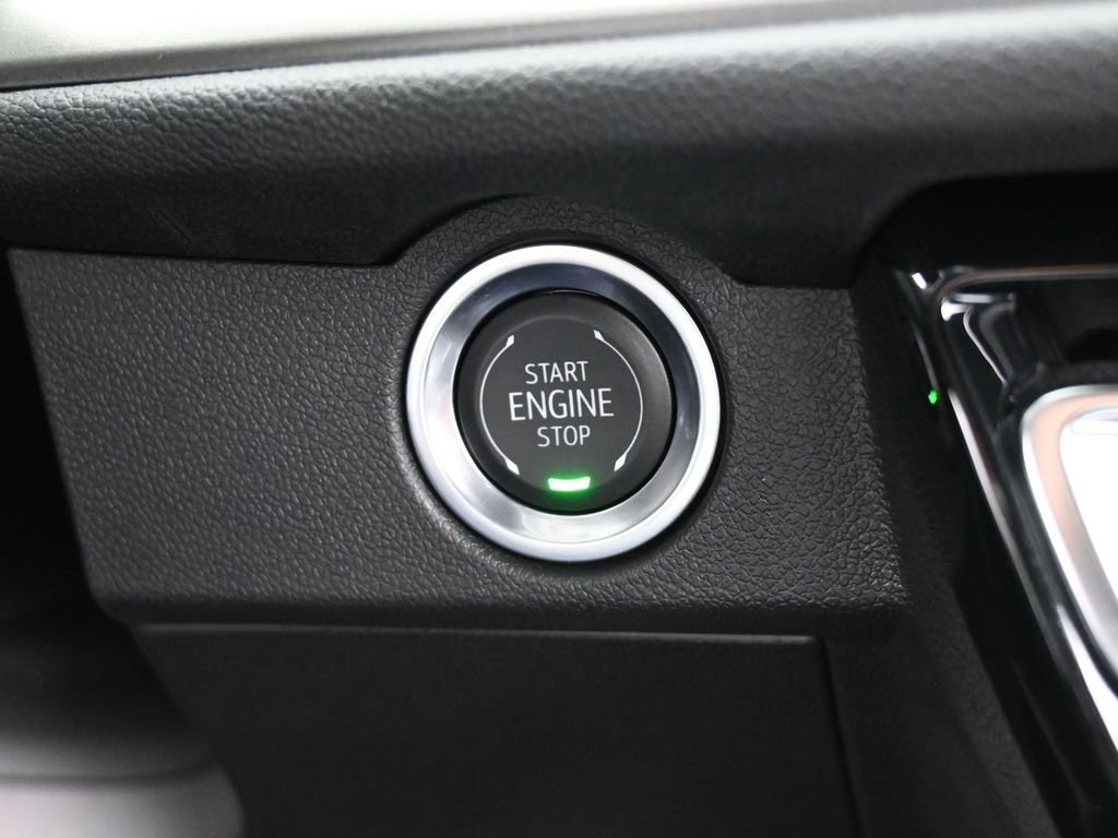 Used 2025 Chevrolet Traverse LT image 27