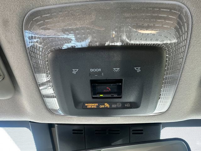 Used 2024 Toyota Prius XLE FWD image 32