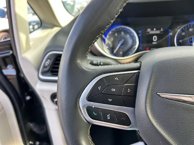 Used 2022 Chrysler Voyager LX image 22