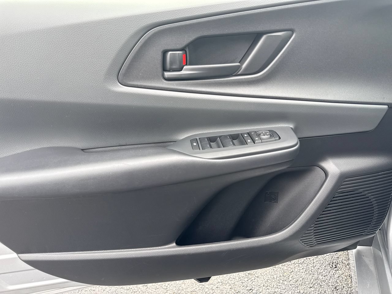 Used 2025 Toyota Prius LE FWD image 14