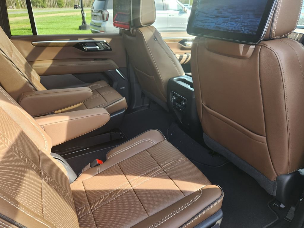 New 2026 Chevrolet Suburban High Country image 8