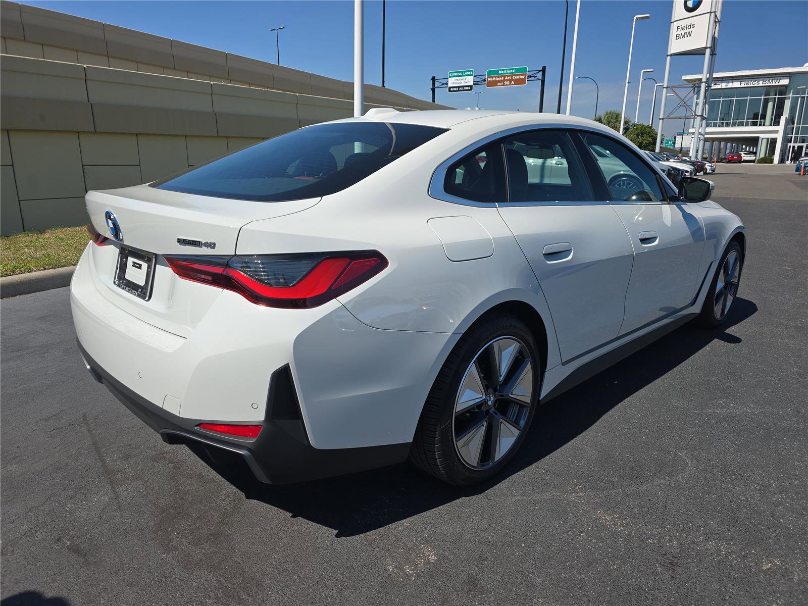 Used 2025 BMW i4 eDrive40 image 2