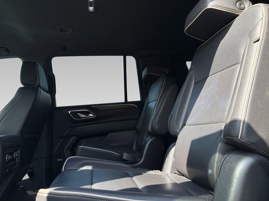 Used 2023 Chevrolet Suburban Premier image 4