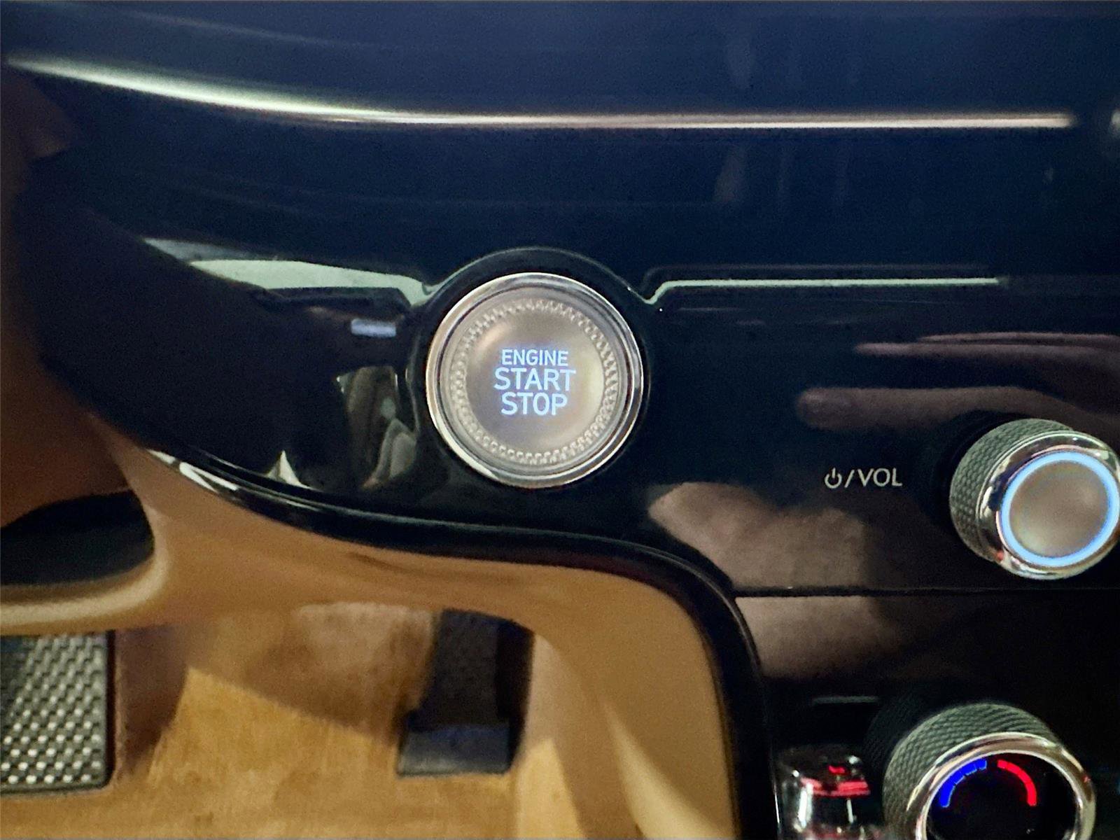 Used 2025 Genesis G80 2.5T Advanced image 13