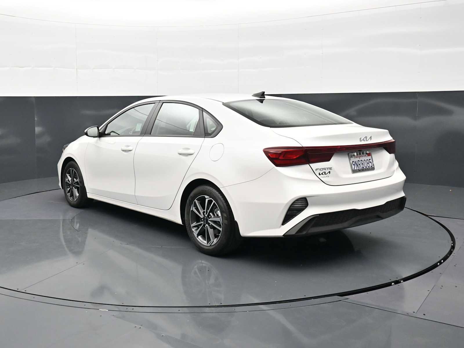 Used 2024 Kia Forte LXS w/ LXS Technology Package FWD image 7