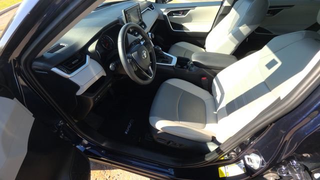 Used 2020 Toyota RAV4 XLE Premium image 13