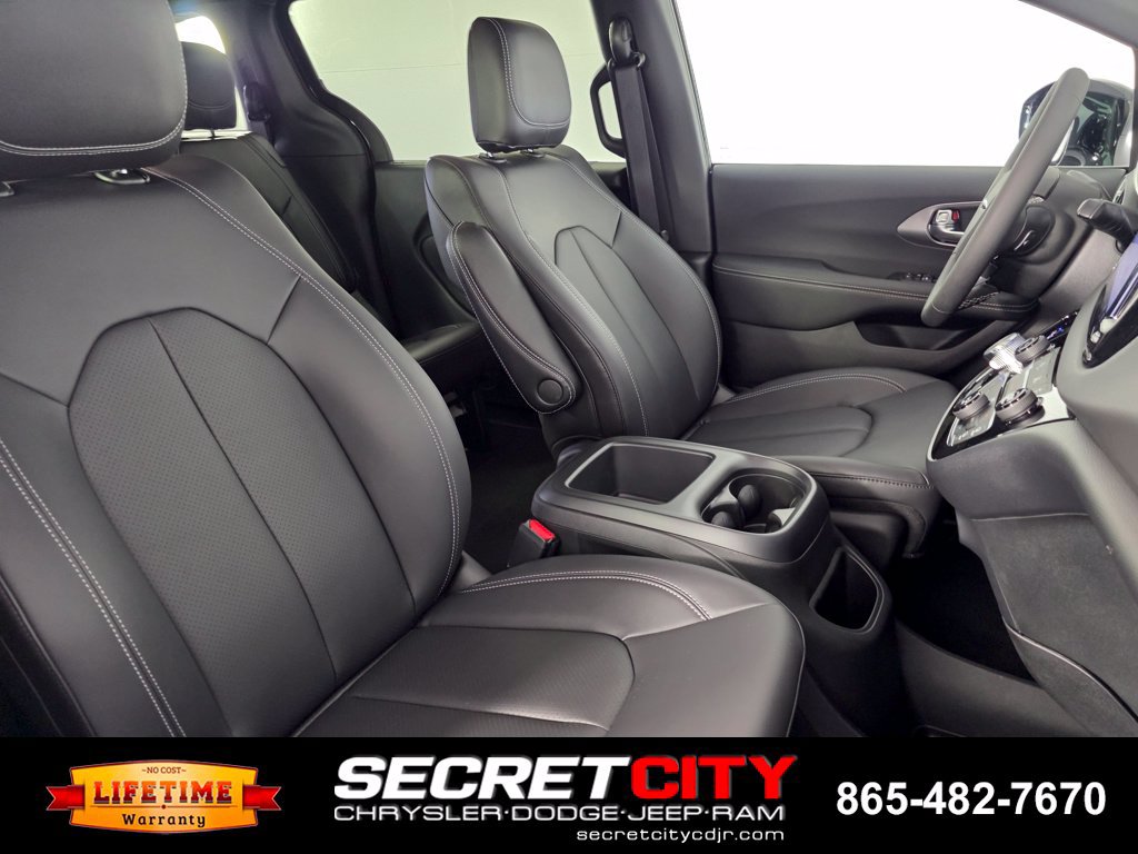 New 2026 Chrysler Voyager LX FWD image 33