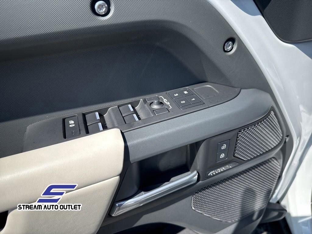 Used 2024 Land Rover Defender 110 X-Dynamic SE image 18